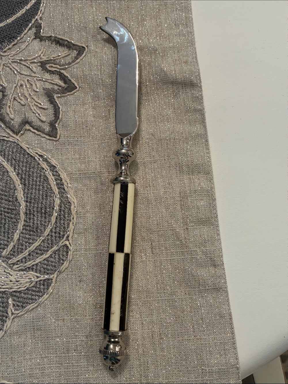 Decorative Black and Cream Cheese/Slicer Knife - Stylish Home Accent